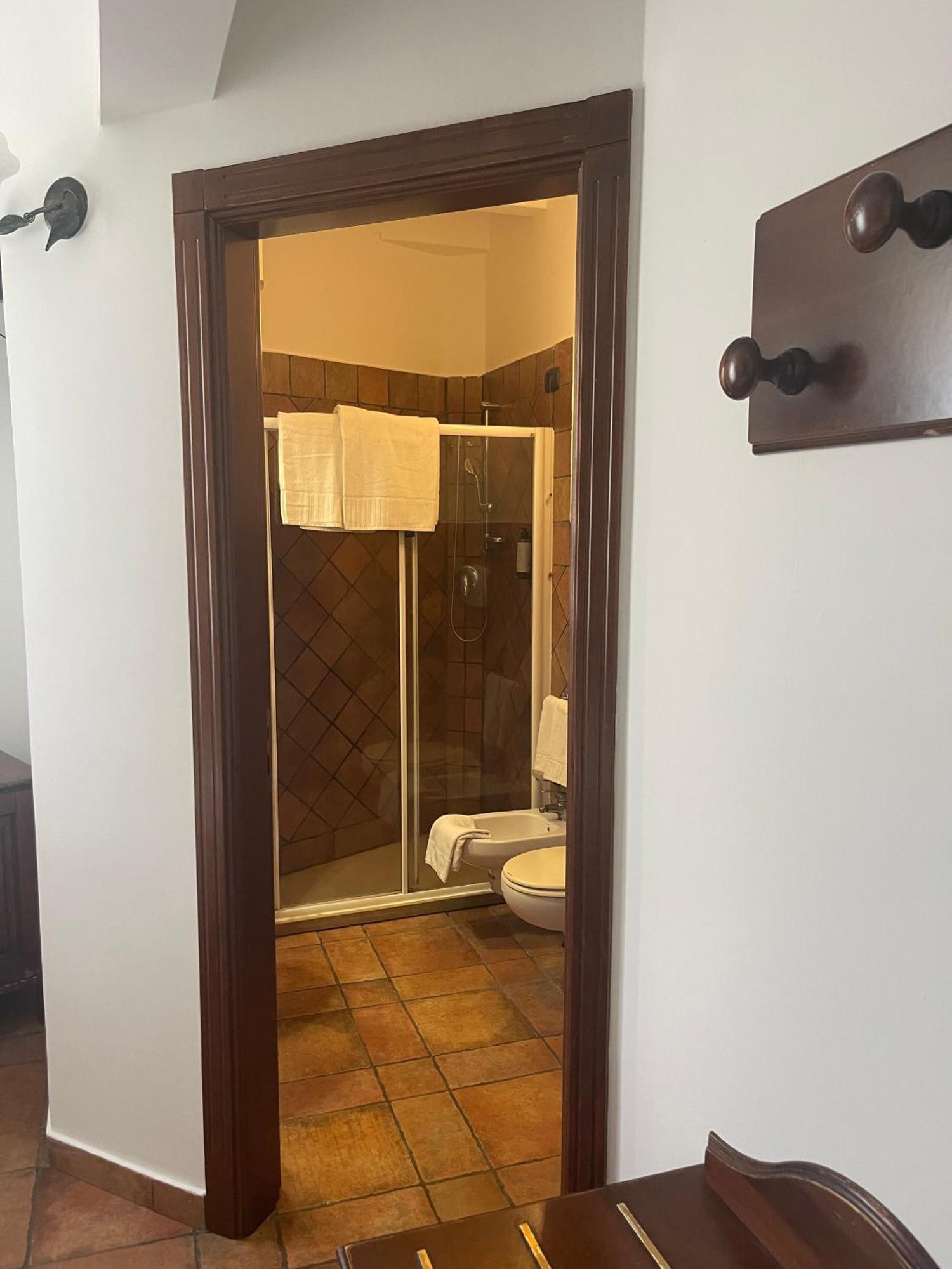 Hotel Capomulini 3 Stelle 阿奇雷亚莱 外观 照片