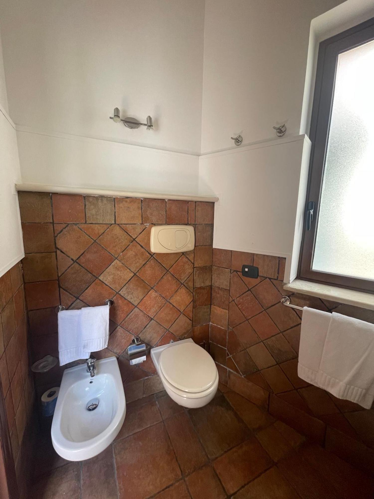 Hotel Capomulini 3 Stelle 阿奇雷亚莱 外观 照片