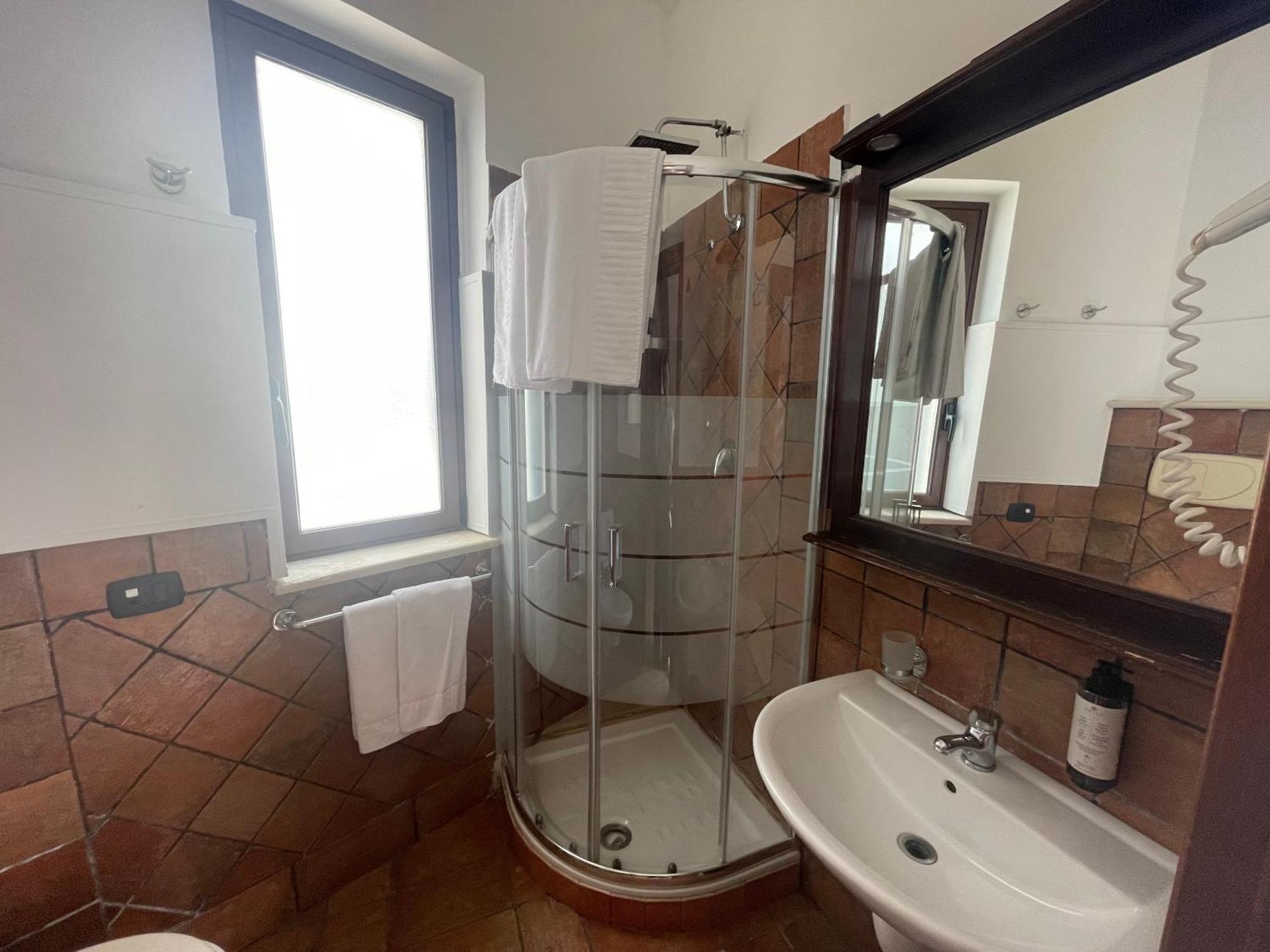 Hotel Capomulini 3 Stelle 阿奇雷亚莱 外观 照片