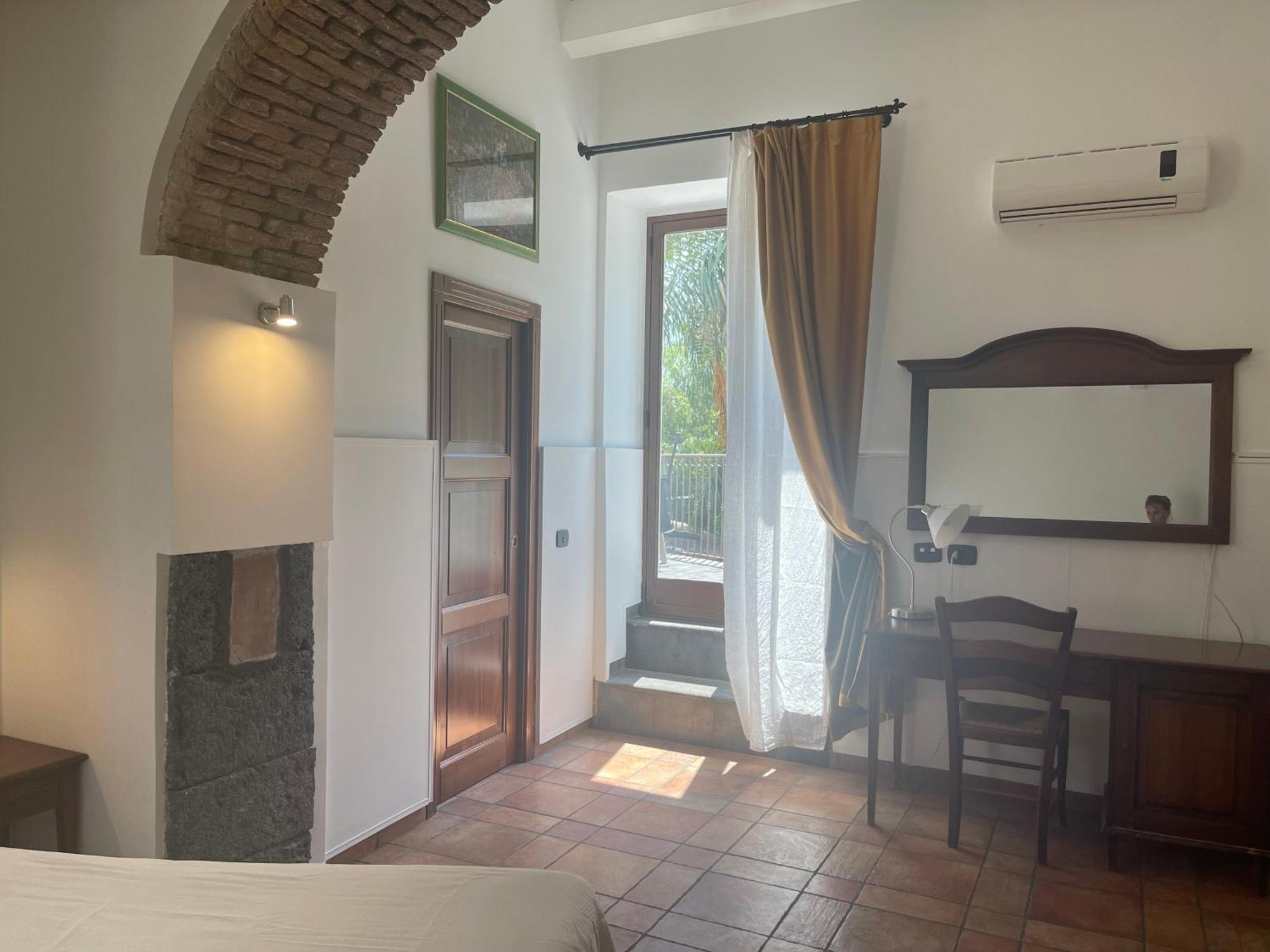 Hotel Capomulini 3 Stelle 阿奇雷亚莱 外观 照片