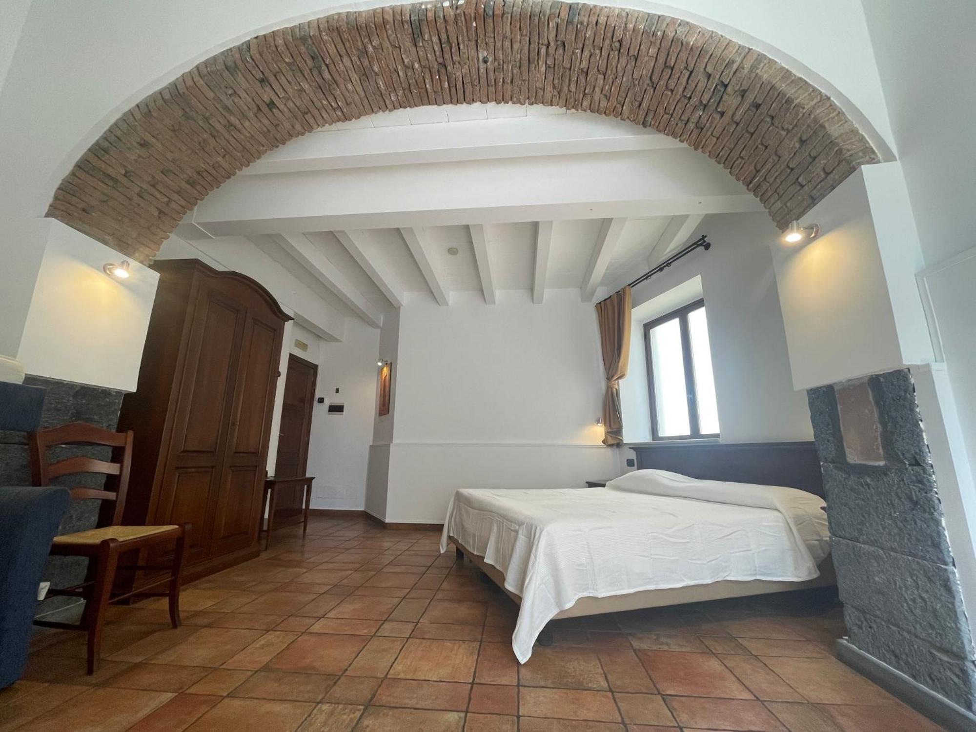 Hotel Capomulini 3 Stelle 阿奇雷亚莱 外观 照片