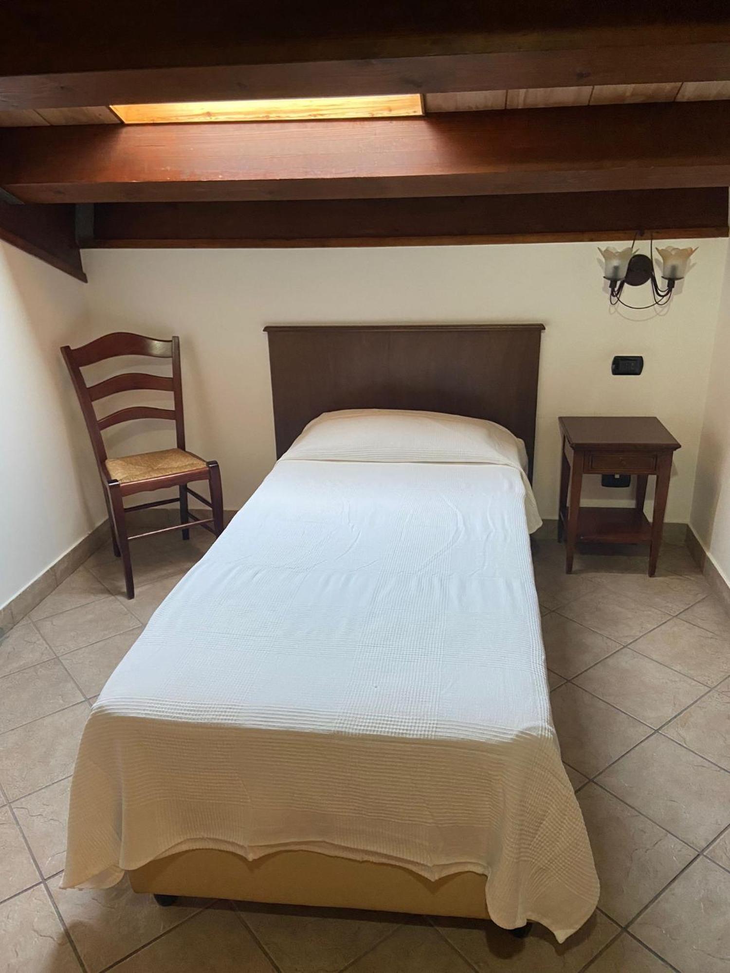 Hotel Capomulini 3 Stelle 阿奇雷亚莱 外观 照片
