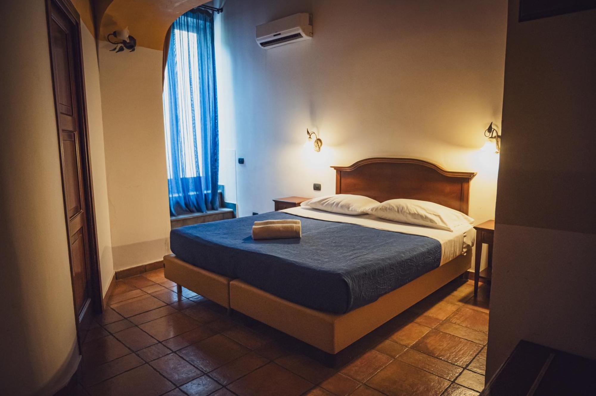 Hotel Capomulini 3 Stelle 阿奇雷亚莱 外观 照片